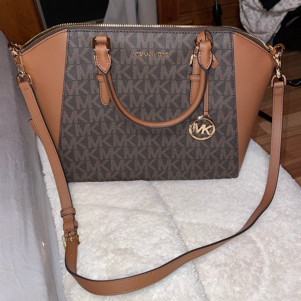 Brand new Michael Kors bag never been used!